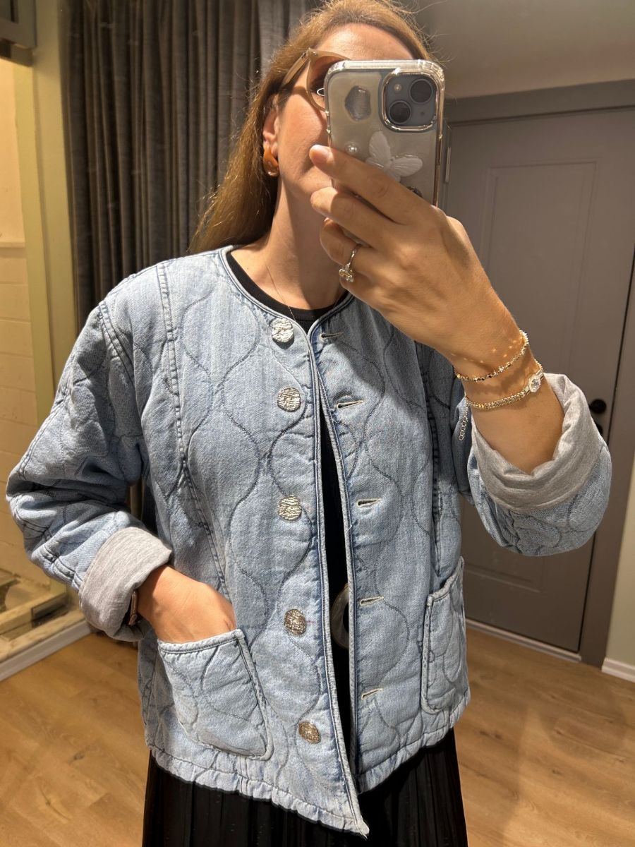 Kapitone Jean Mont resmi